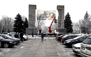 „Pomnik wdzięczności za zniewolenie”. Kolejna akcja środowisk patriotycznych w centrum Olsztyna